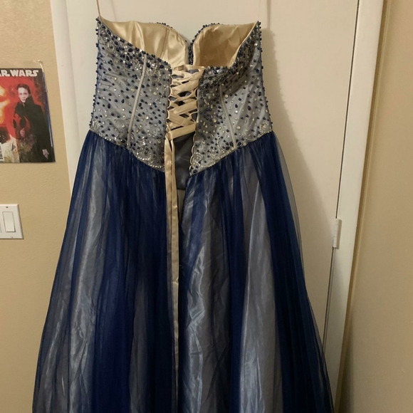 Dress - Picture 3 of 5